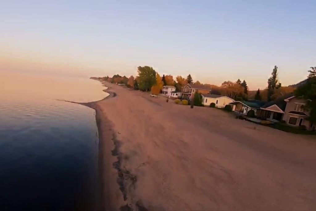 Maison Sur Le Lac Desbiens Exterior foto